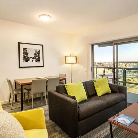 Quest Melbourne Airport Aparthotel Exterior photo